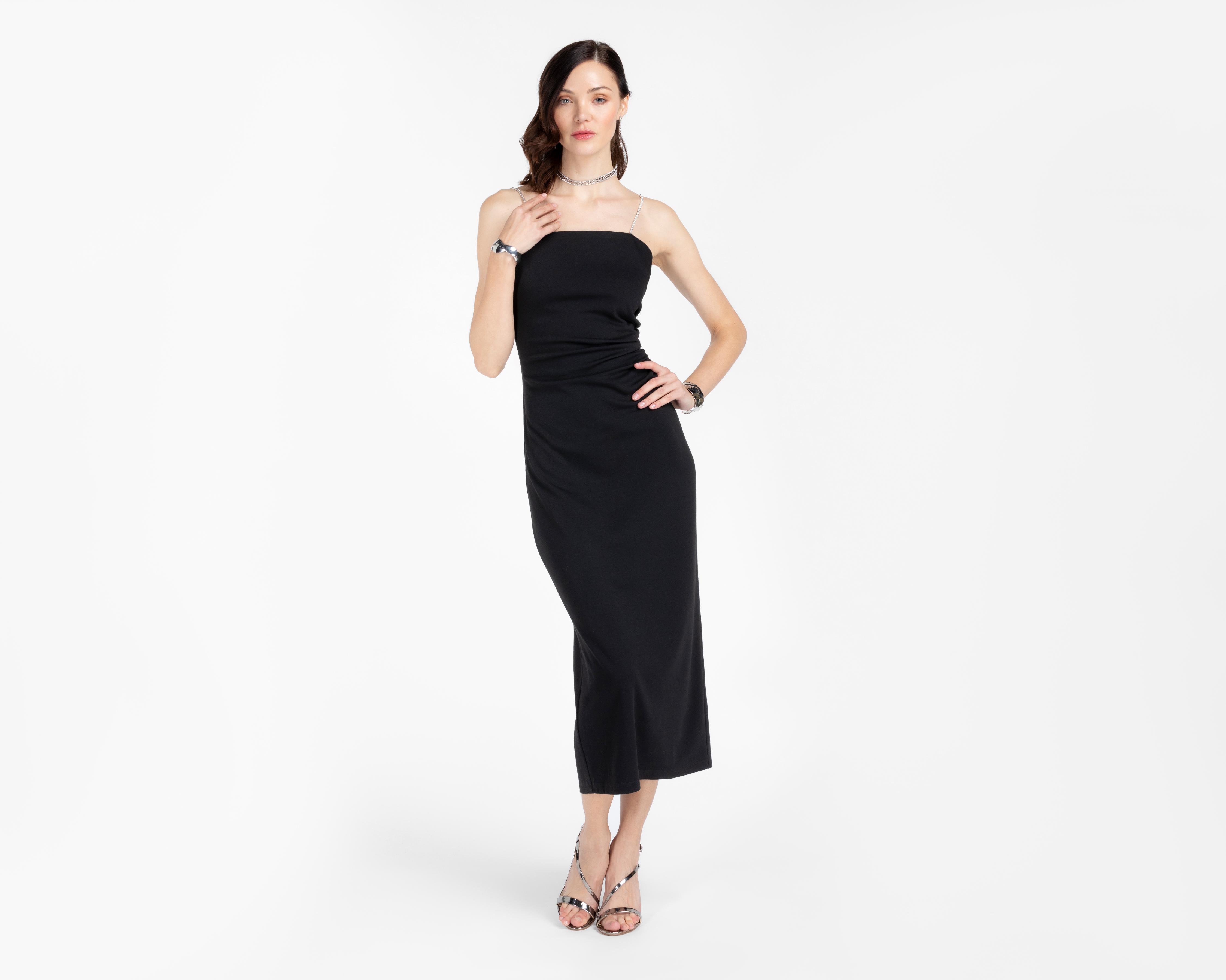 Vestido de Noche Sahara Negro con Tirantes de Pedrería