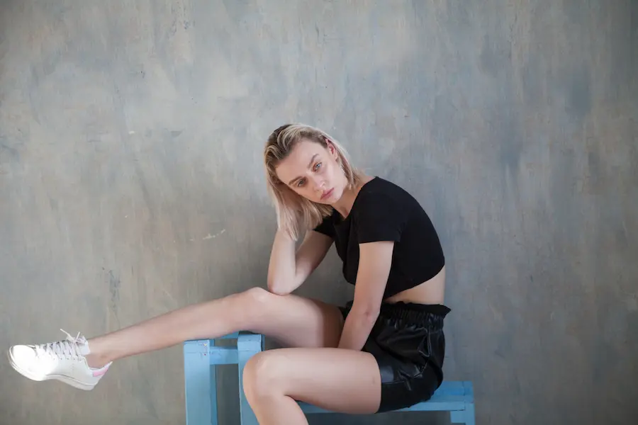 5 outfits con short negro para día y noche