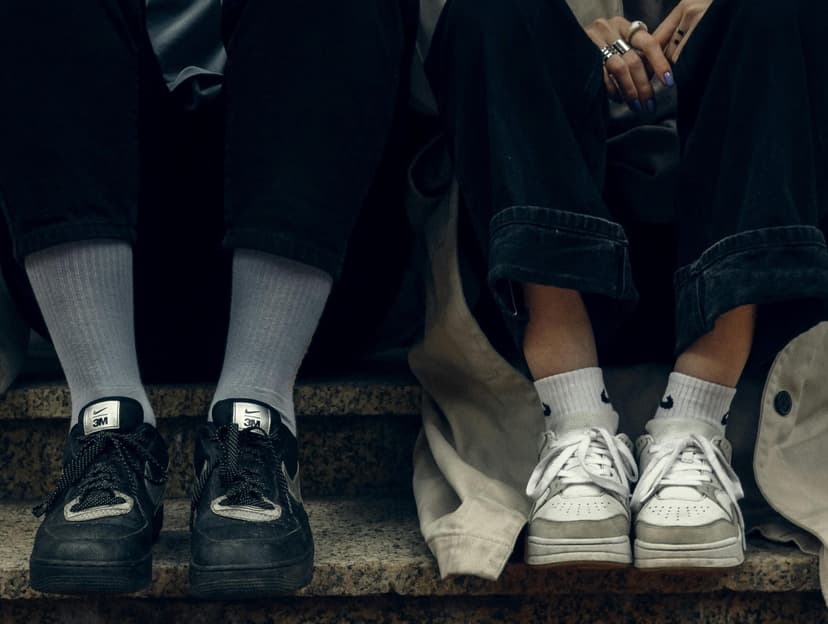 Outfits con tenis deportivos: ideas que destacan